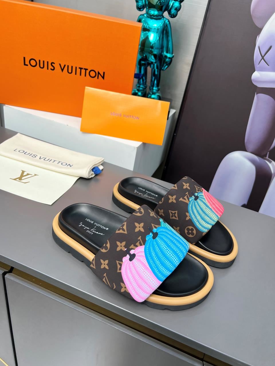 Louis Vuitton Slippers